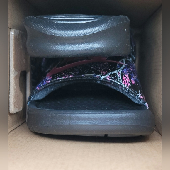 Nike Benassi Slides Customized With Muddy Girl Camo Sz 7 Women NIB - Picture 8 of 9